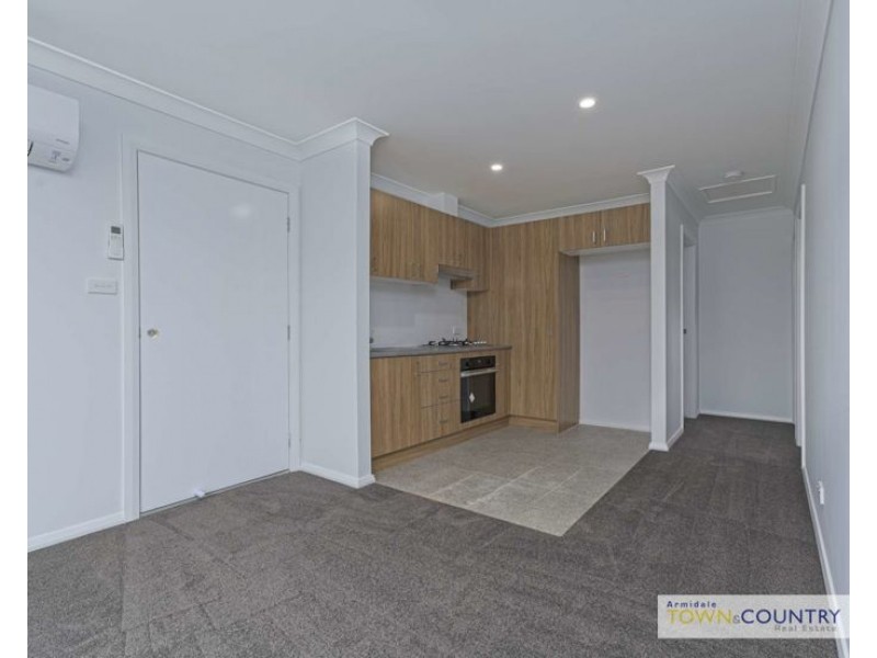2/9 Frizell Crescent, Armidale NSW 2350