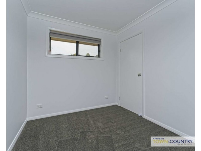 2/9 Frizell Crescent, Armidale NSW 2350