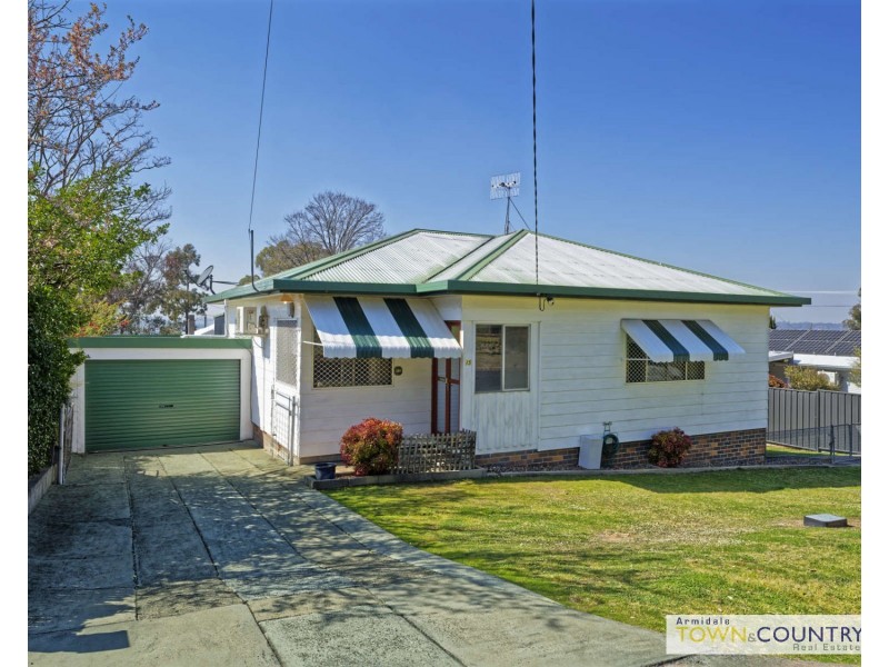 15 Laurence Avenue, Armidale NSW 2350