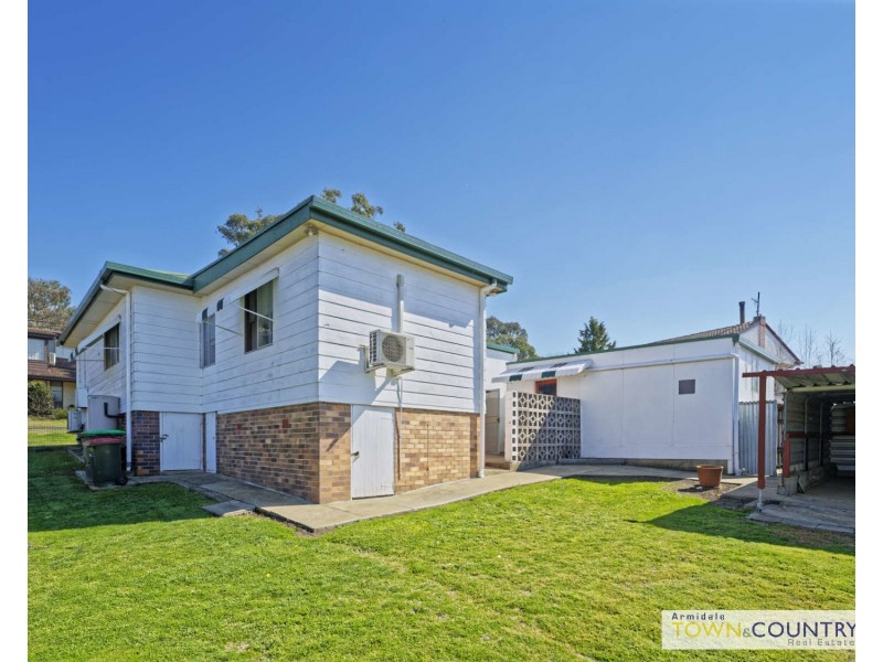 15 Laurence Avenue, Armidale NSW 2350