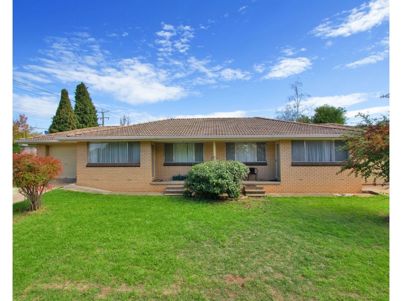1/2 Kenalmac Ave, Armidale NSW 2350