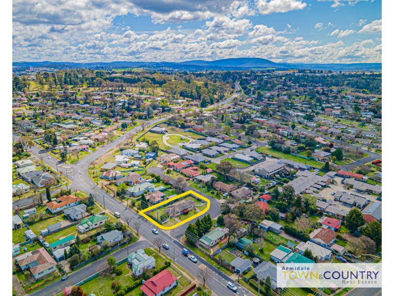 1/2 Kenalmac Ave, Armidale NSW 2350