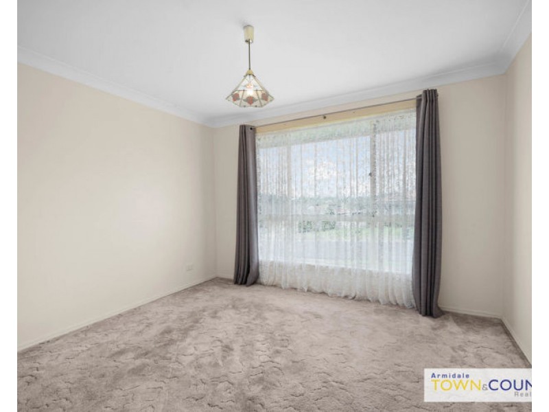 8 Eleanor Close, Armidale NSW 2350