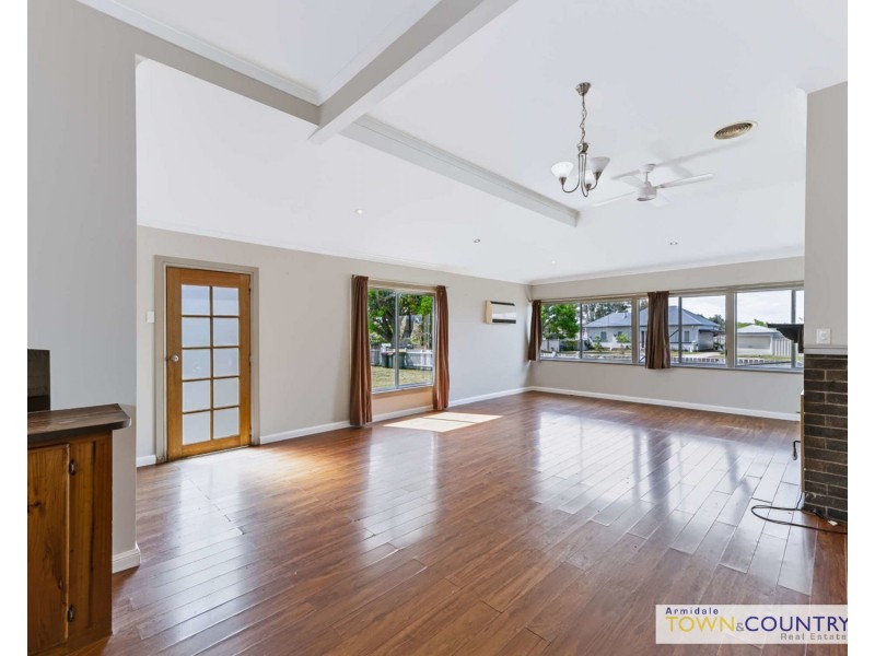 91 Bridge Street, Uralla NSW 2358