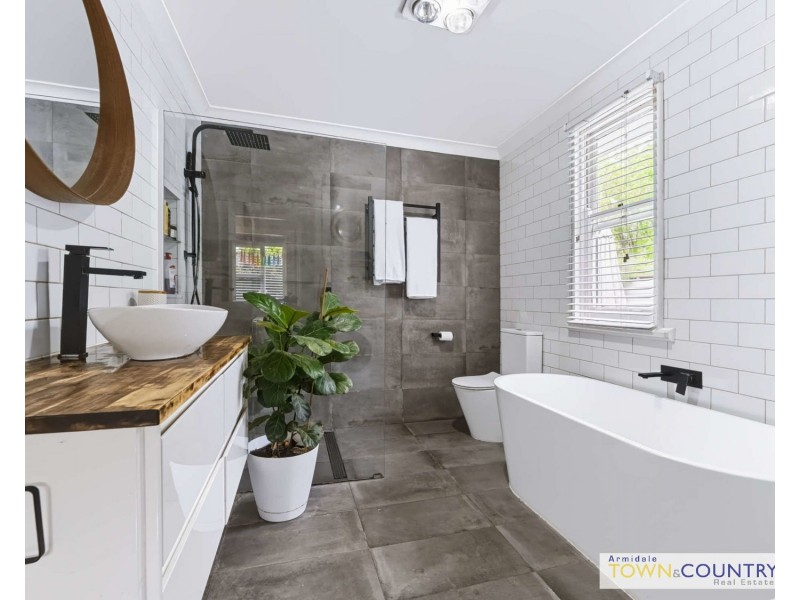 12 Douglas Street, Armidale NSW 2350