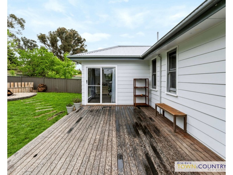 12 Douglas Street, Armidale NSW 2350