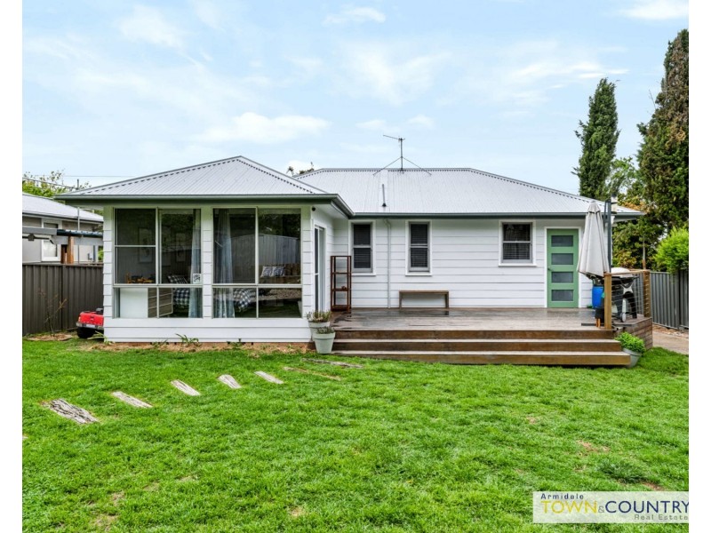 12 Douglas Street, Armidale NSW 2350