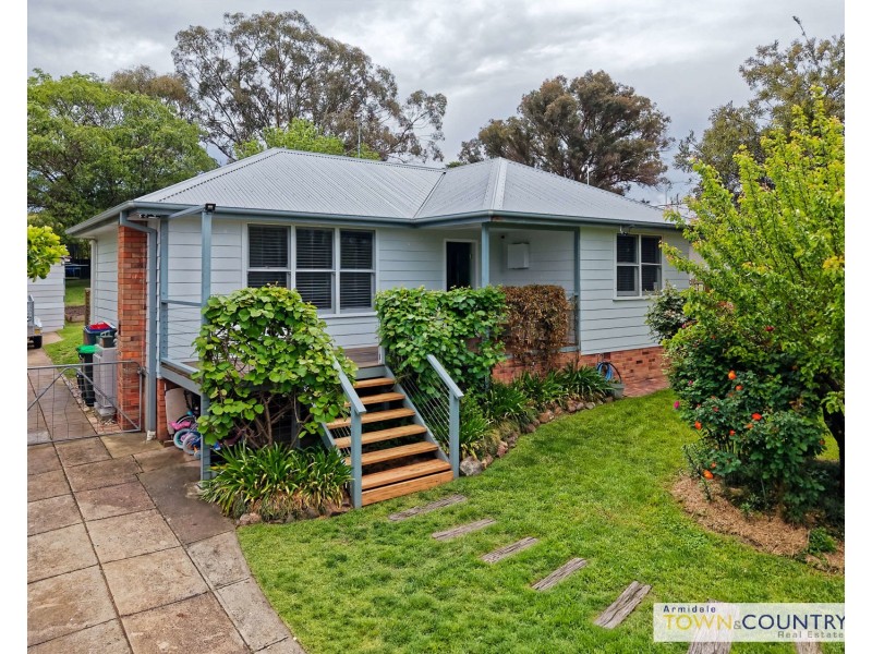 12 Douglas Street, Armidale NSW 2350