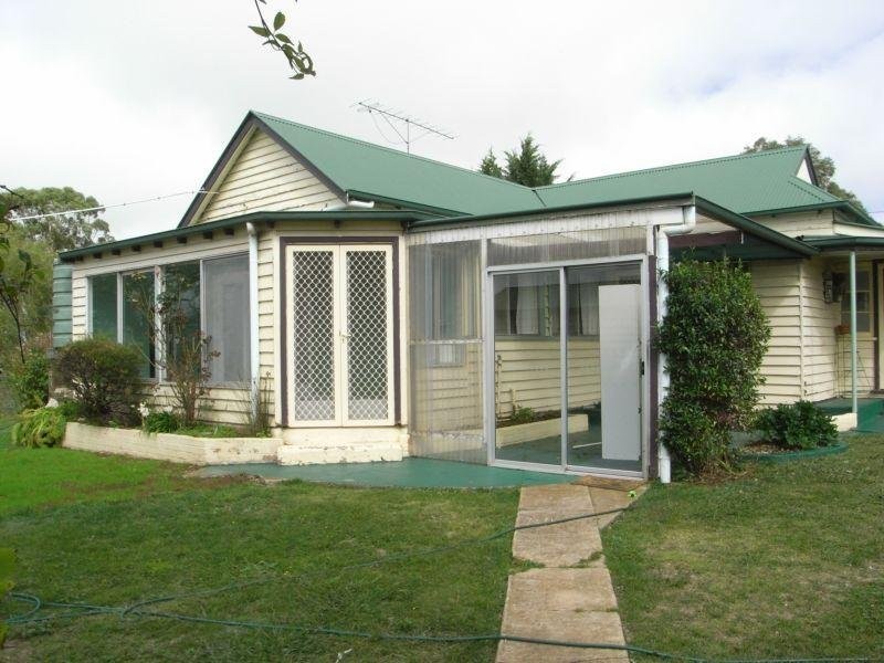 2 Manse Street, Guyra NSW 2365