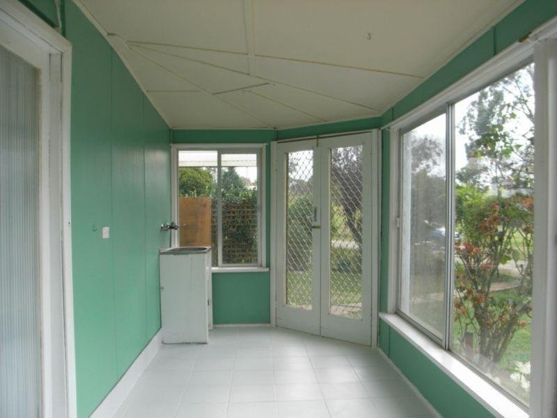 2 Manse Street, Guyra NSW 2365