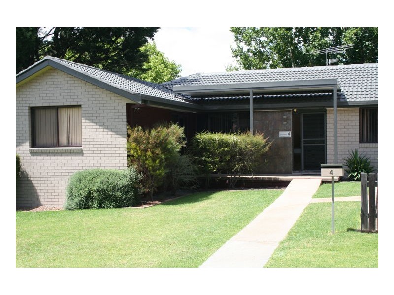 Room 2/4 Salmon Avenue, Armidale NSW 2350