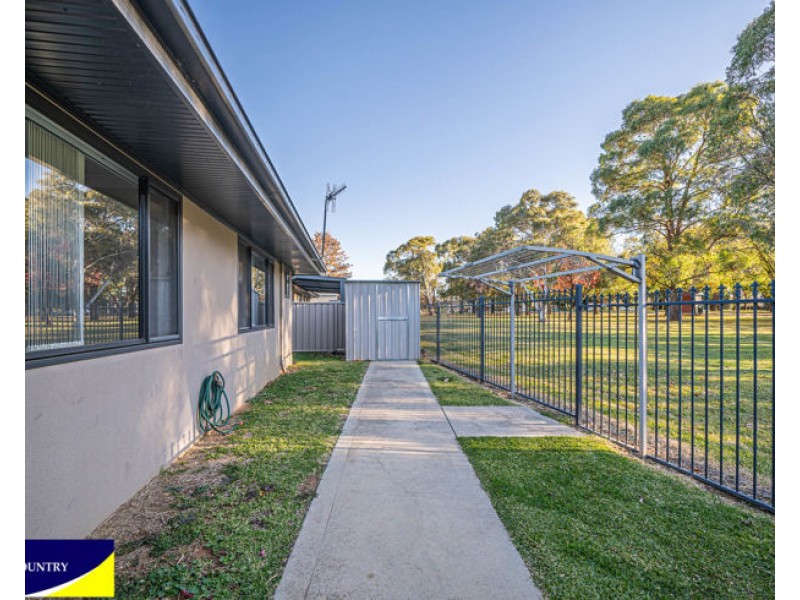 2/8-10 Grills Place, Armidale NSW 2350