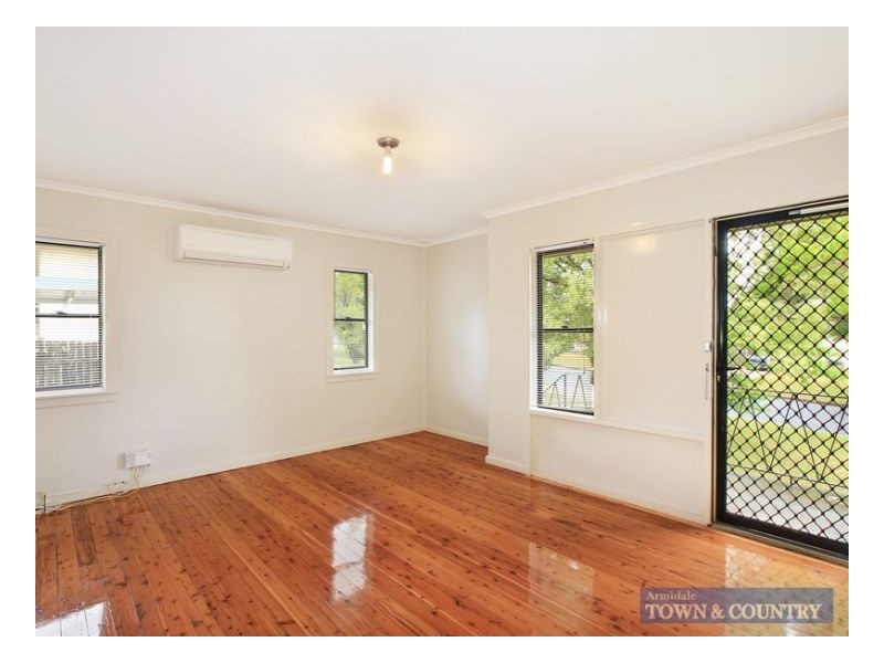 3 P G Love Avenue, Armidale NSW 2350