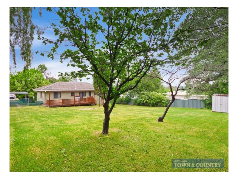 3 P G Love Avenue, Armidale NSW 2350