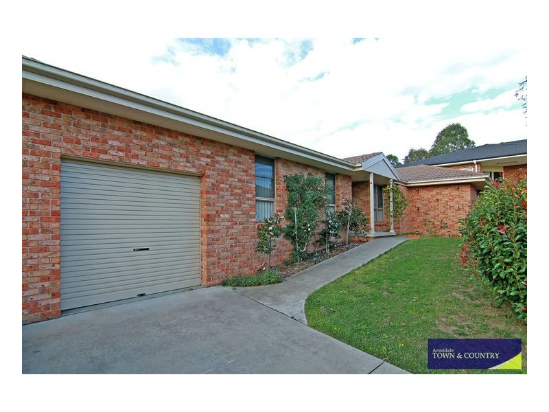 2/13 Amber Close, Armidale NSW 2350