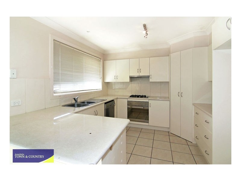 2/13 Amber Close, Armidale NSW 2350