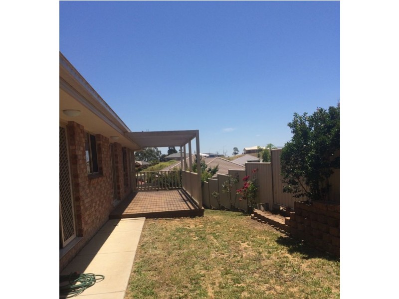 2/13 Amber Close, Armidale NSW 2350