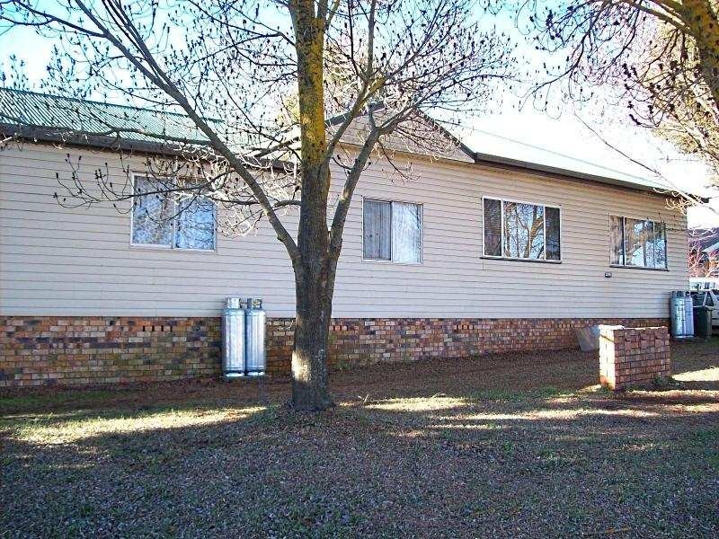2/15 Balblair Street, Guyra NSW 2365