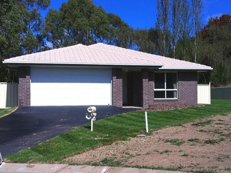 12 Earle Page Drive, Armidale NSW 2350