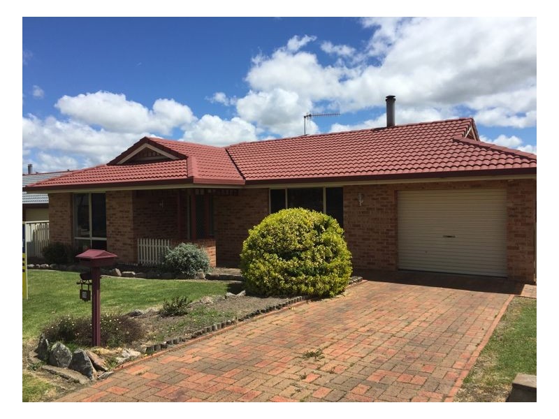 16 Ishbell Drive, Armidale NSW 2350