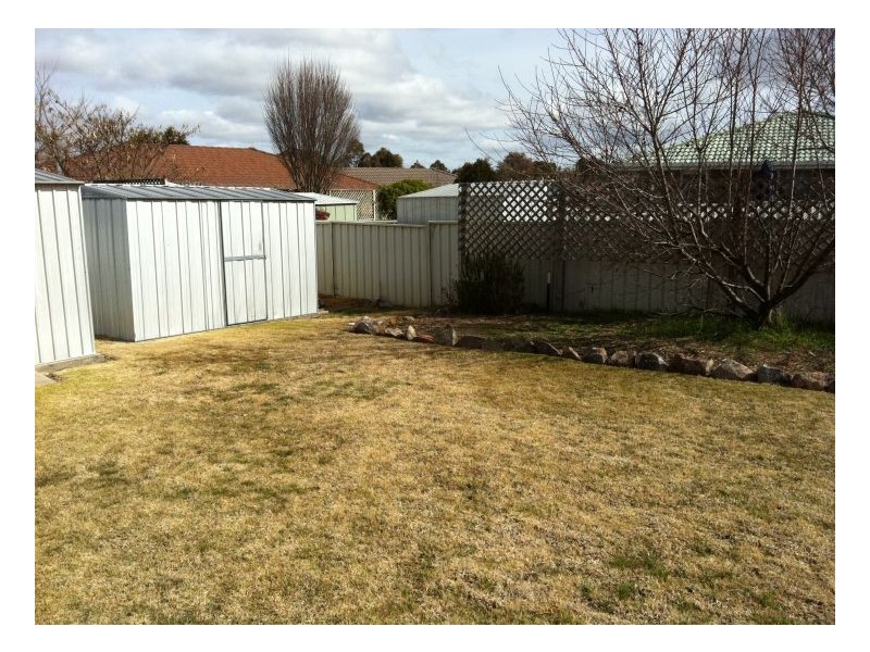 16 Ishbell Drive, Armidale NSW 2350