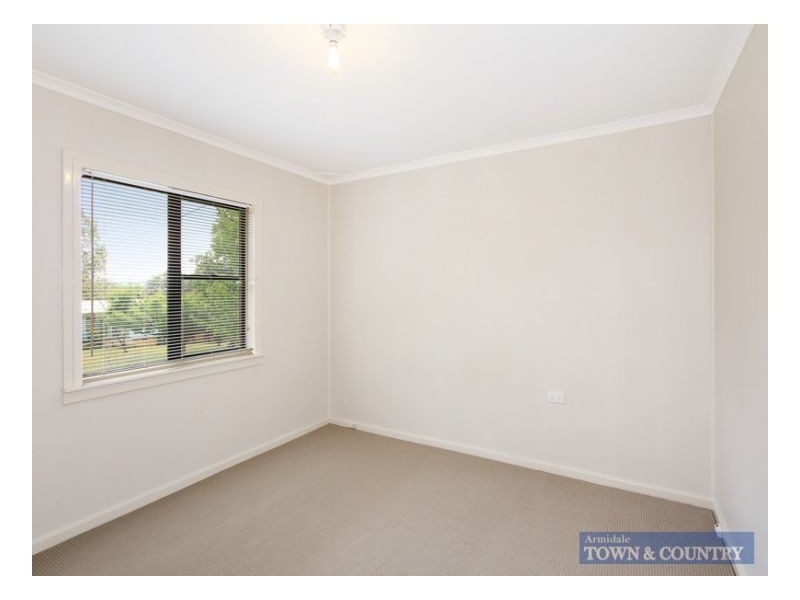 3 P G Love Avenue, Armidale NSW 2350