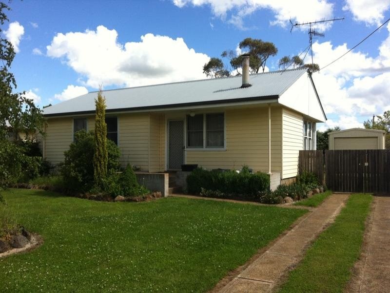 4 Youman Street, Guyra NSW 2365