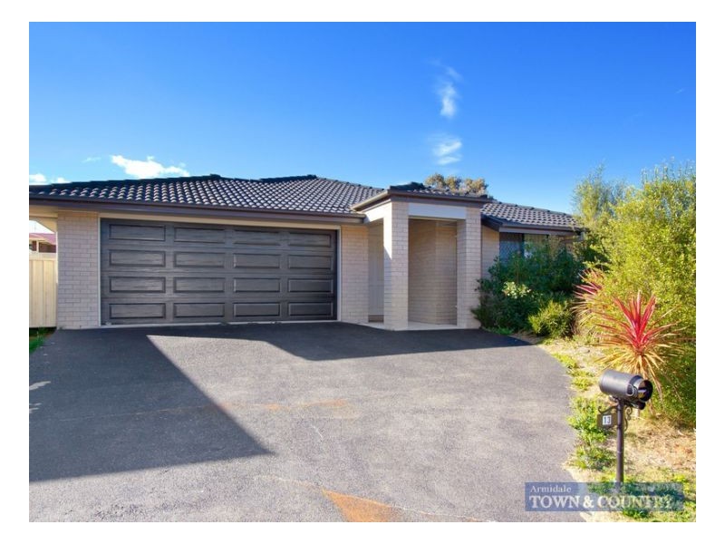 13 Earle Page Drive, Armidale NSW 2350