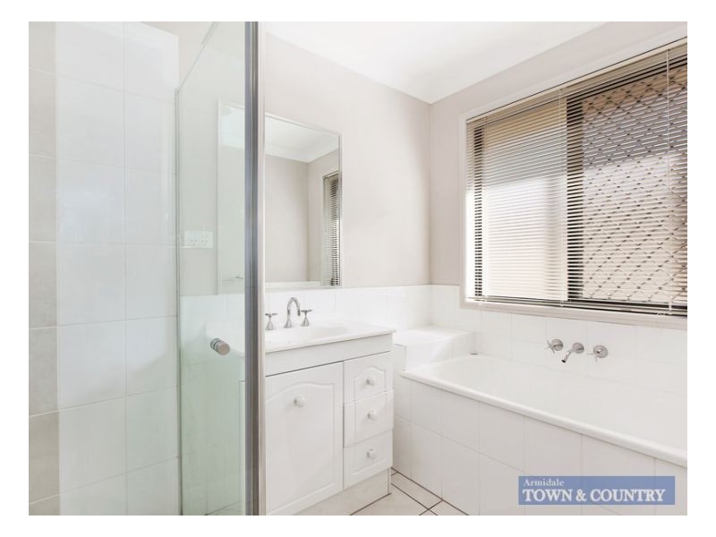 13 Earle Page Drive, Armidale NSW 2350