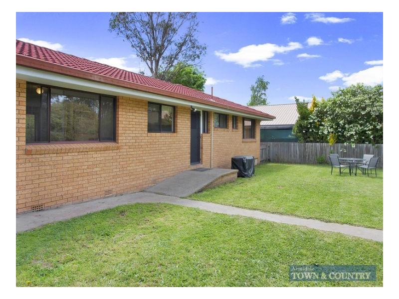 10 Sarah Place, Armidale NSW 2350