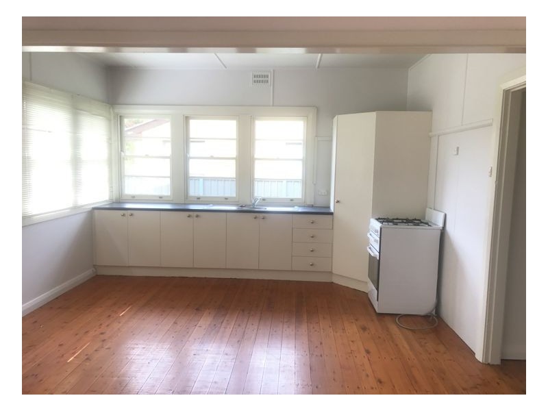 6 Lackey Street, Guyra NSW 2365