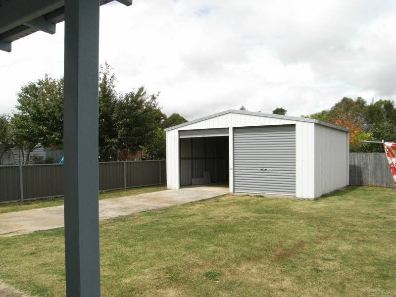 6 Lackey Street, Guyra NSW 2365