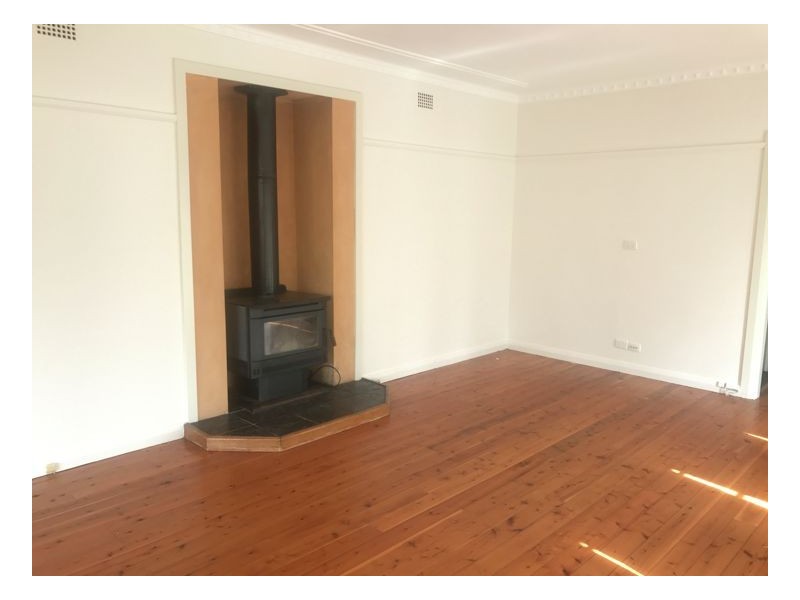 6 Lackey Street, Guyra NSW 2365