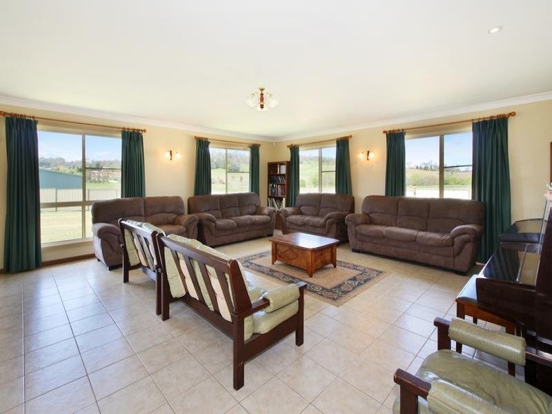 11 Kirkwood Street, Armidale NSW 2350