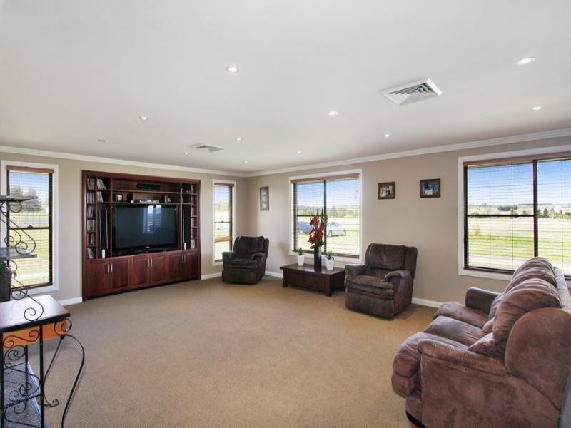 51 Macleay Way, Armidale NSW 2350