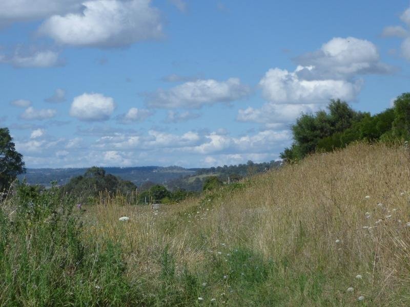 2 Netherton Park Avenue, Armidale NSW 2350