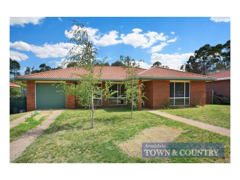 8 Sarah Place, Armidale NSW 2350