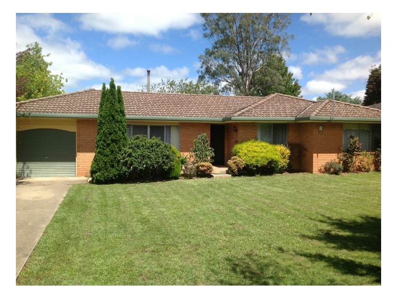 44 Murray Ave, Armidale NSW 2350