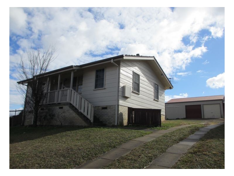 3 Herbert Lane, Armidale NSW 2350