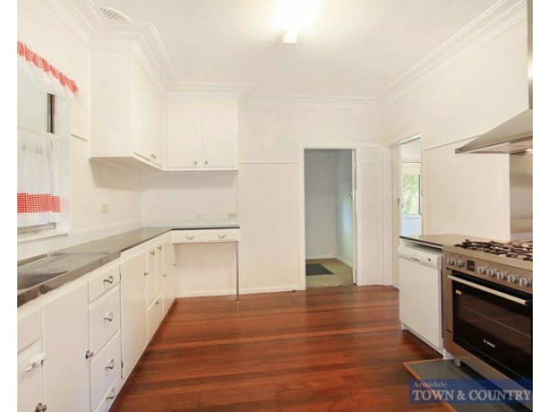 16 Johnson Avenue, Armidale NSW 2350