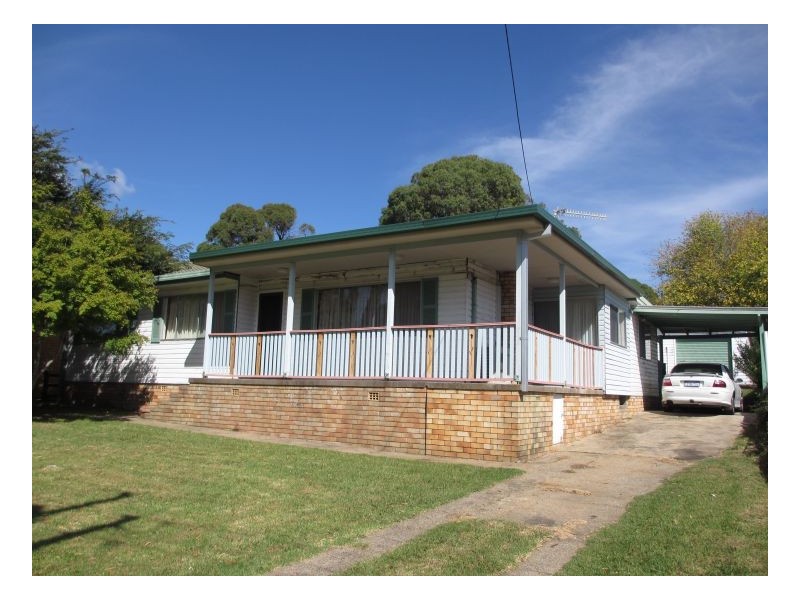 32 Chestnut Avenue, Armidale NSW 2350