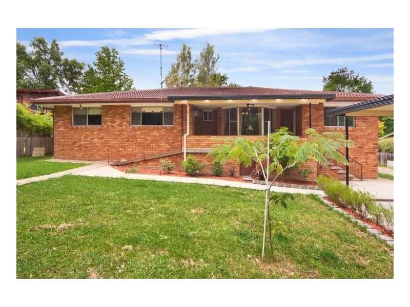 24 Werrina Crescent, Armidale NSW 2350