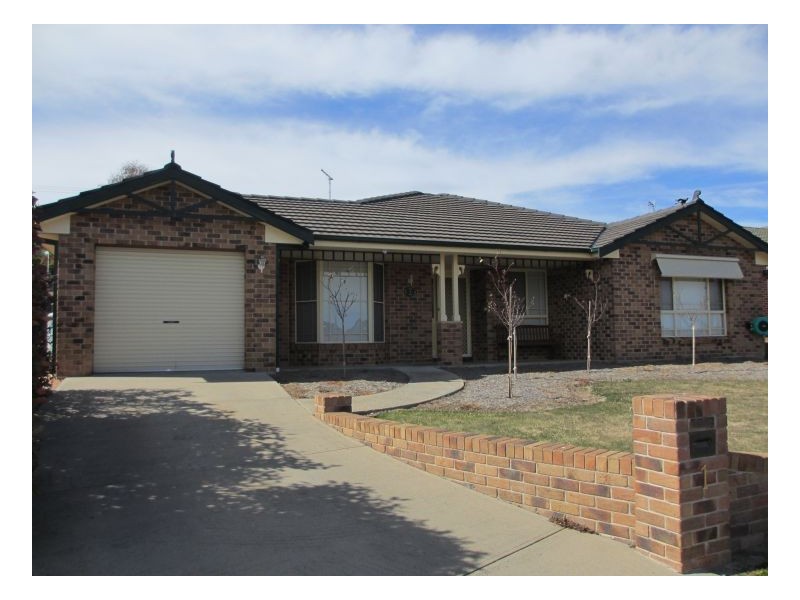 1 Williams Place, Armidale NSW 2350