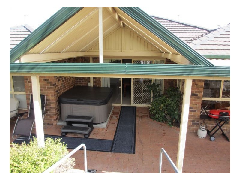 1 Williams Place, Armidale NSW 2350