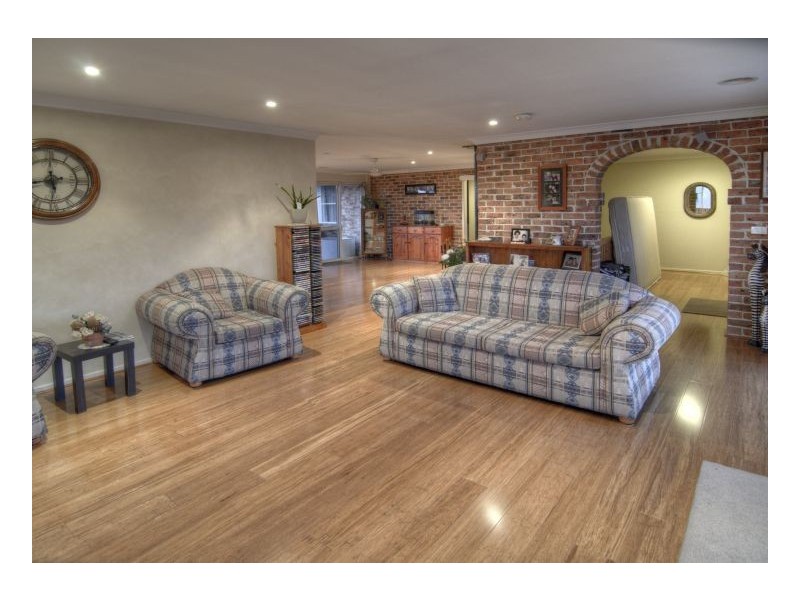 12 Yallambee Avenue, Armidale NSW 2350