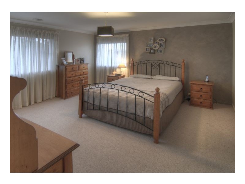 12 Yallambee Avenue, Armidale NSW 2350