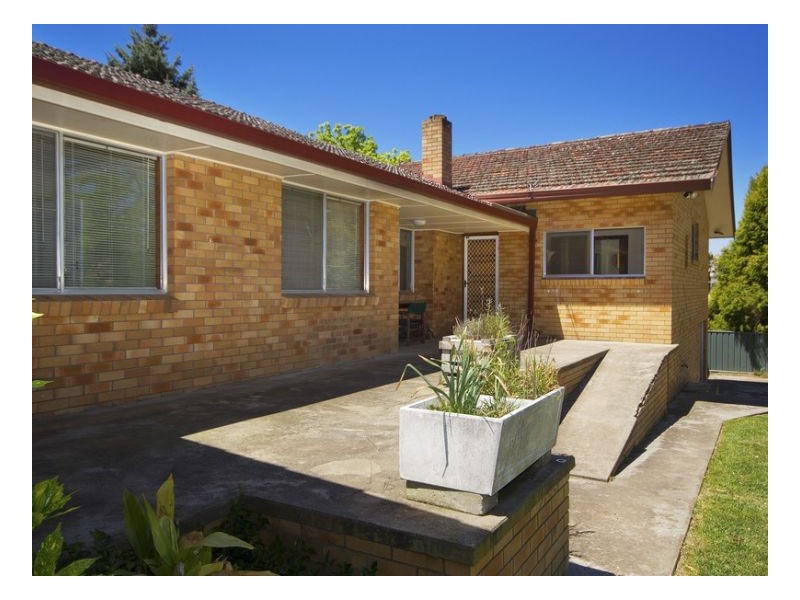 6 Cotswold, Armidale NSW 2350