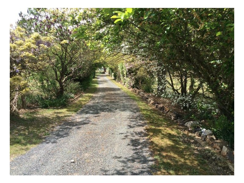 56 Heathersleigh Rd, Armidale NSW 2350