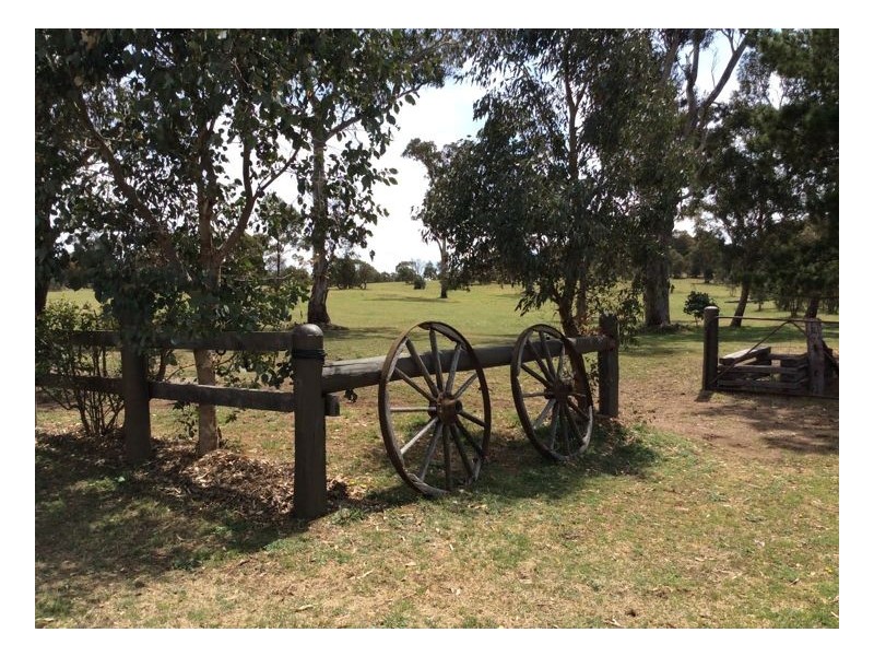 56 Heathersleigh Rd, Armidale NSW 2350