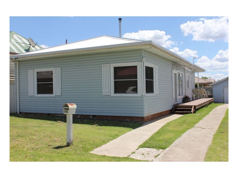 86 Douglas Street, Armidale NSW 2350